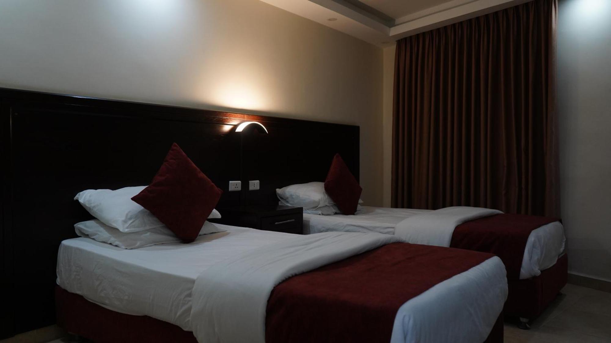 Petra Agora Hotel Wadi Musa Exteriör bild